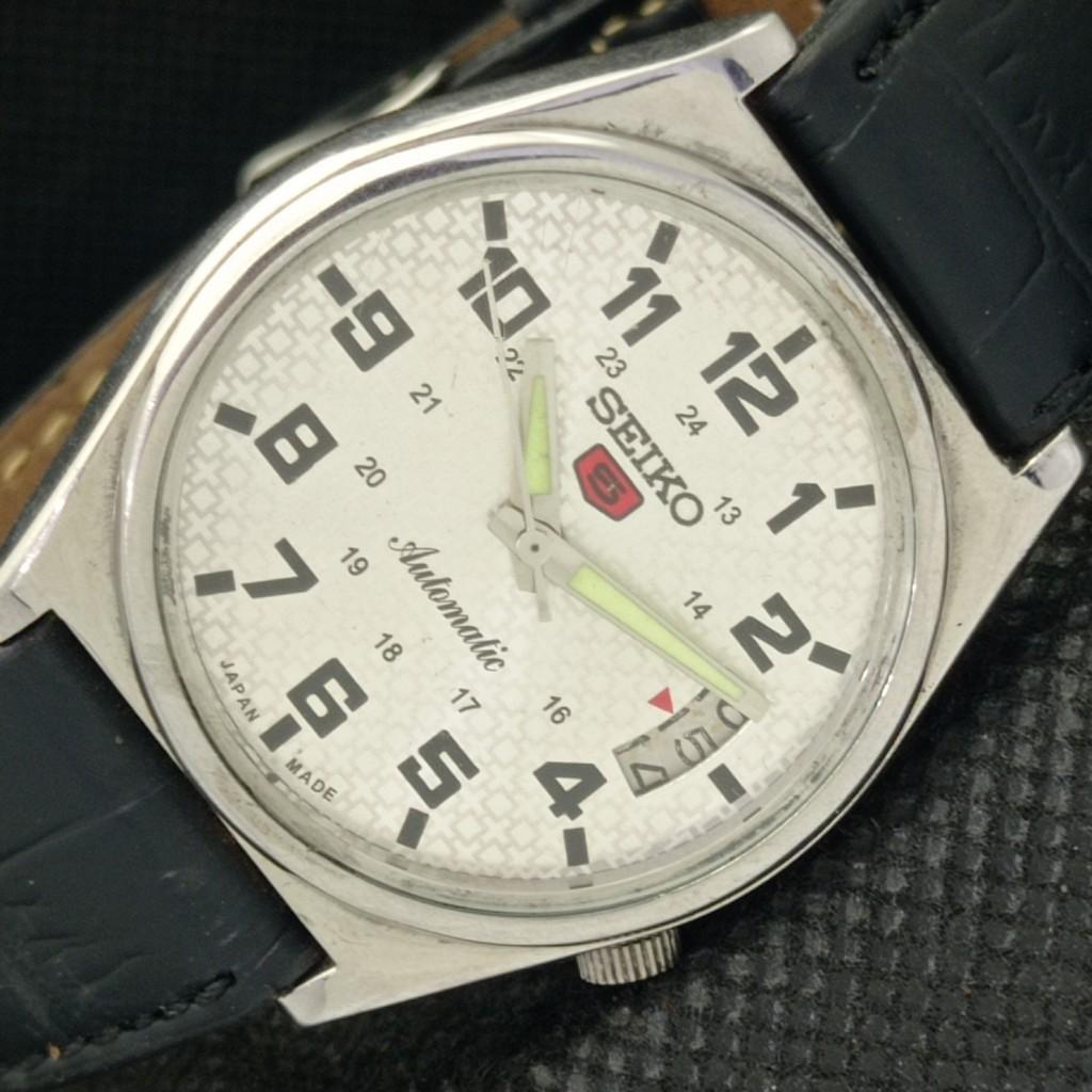 USED VINTAGE SEIKO 5 AUTOMATIC JAPAN MENS DATE SILVER WATCH 593a-a311288-9 SKU593a-a311288
USED VINTAGE SEIKO 5 AUTOMATIC JAPAN MENS DATE SILVER WATCH 593a-a311288-9 SKU593a-a311288