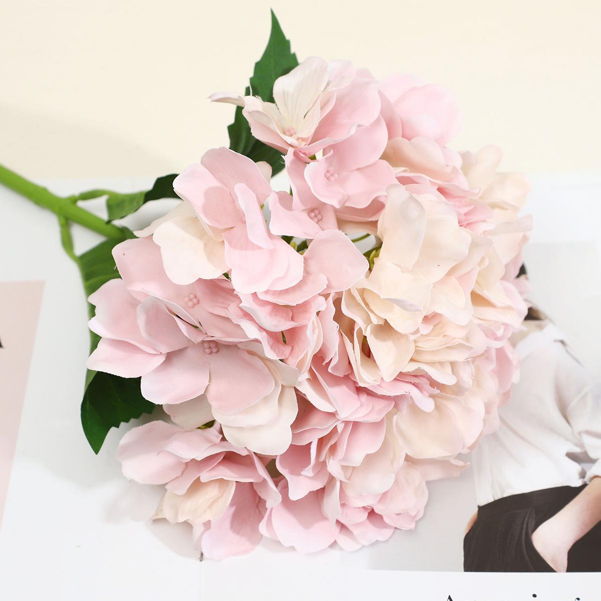 Feel moisturizing simulated Feiyan hydrangea, the studio arranges shooting props flower fake flower hotel front desk flower arrangement ornament
Feel moisturizing simulated Feiyan hydrangea, the studio arranges shooting props flower fake flower hotel front desk flower arrangement ornament