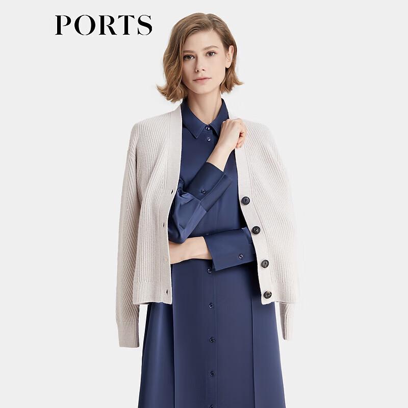 Женский кардиган в рубчик с V-образным вырезом от PORTS S
Женский кардиган в рубчик с V-образным вырезом от PORTS S