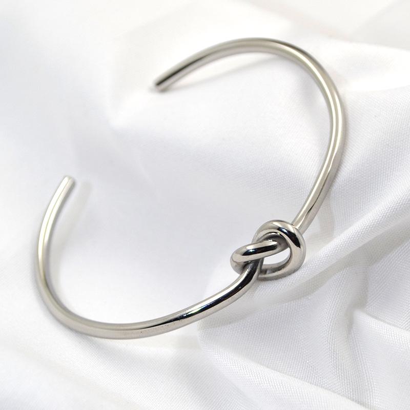European and American Jade Heart Knot Rose Gold Titanium Steel Bracelet
European and American Jade Heart Knot Rose Gold Titanium Steel Bracelet
