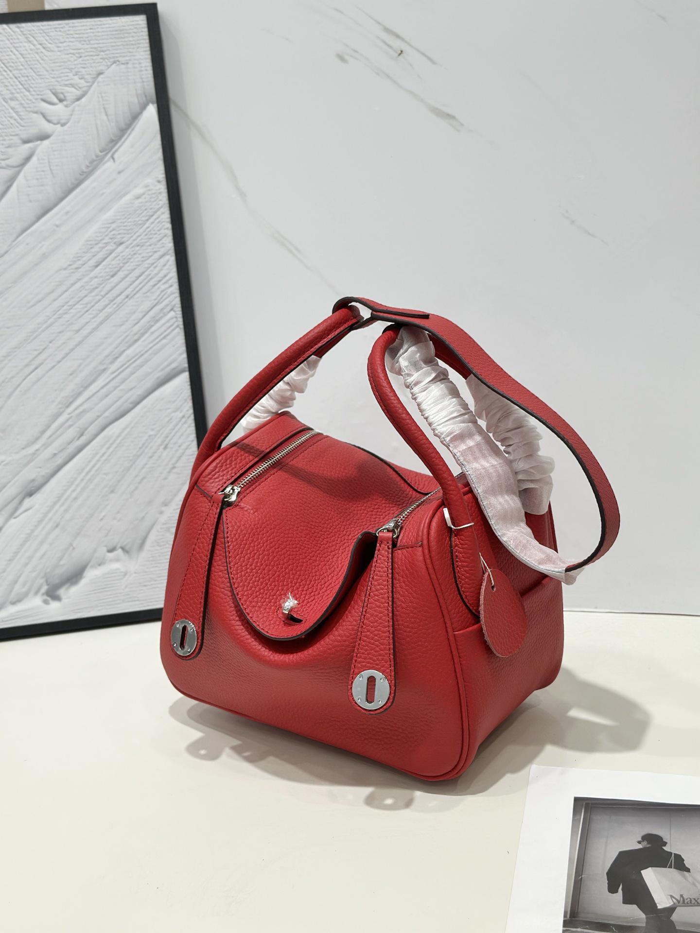 2024 Сумка Lindy з натуральної шкіри з пальмовим візерунком для жінок - у стилі лікаря, портативна на плече та через плече 29 cm
2024 Сумка Lindy з натуральної шкіри з пальмовим візерунком для жінок - у стилі лікаря, портативна на плече та через плече 29 cm