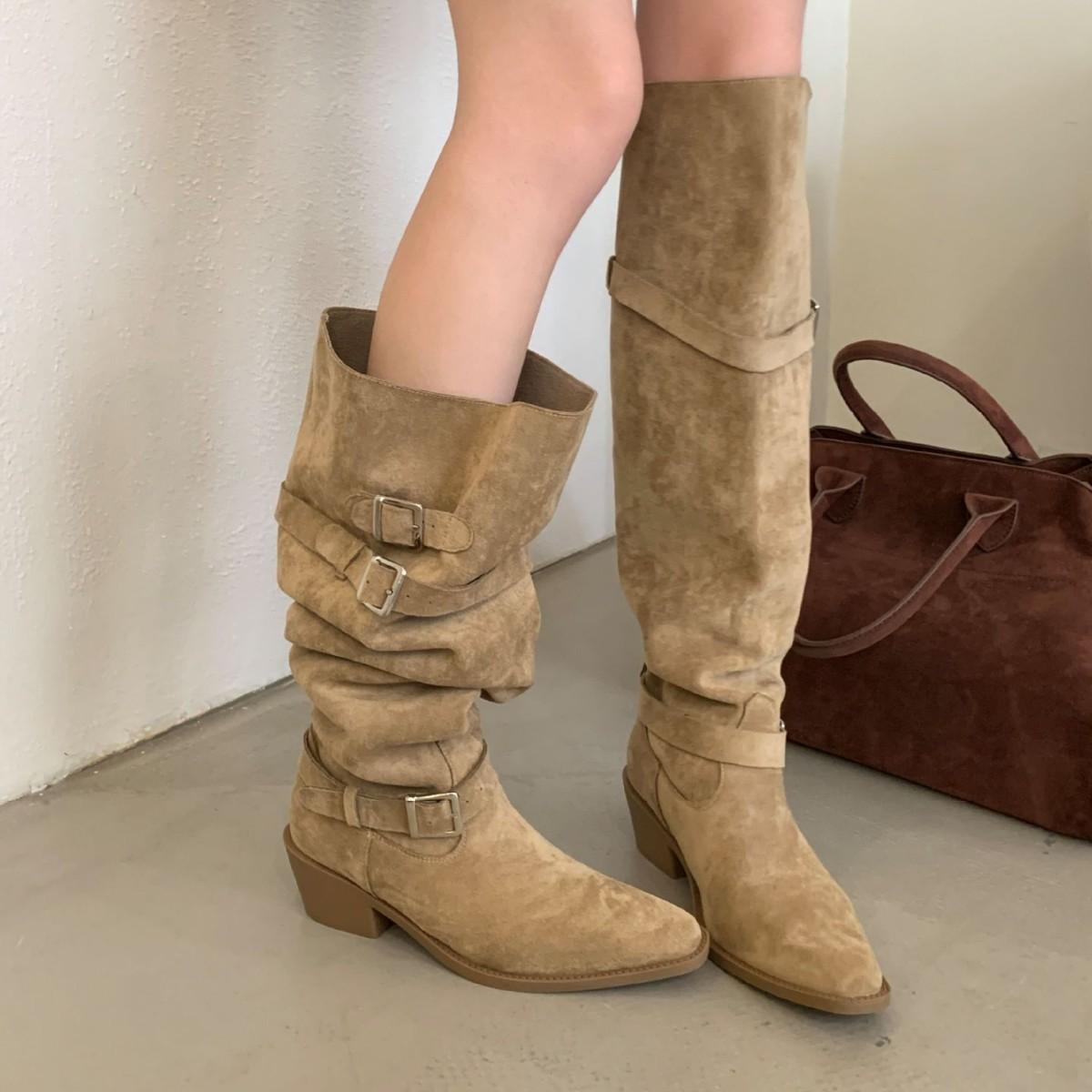 2025 new French square head tall tube pleated women s thick heel Chelsea belt buckle Martin boots high heel boots 39 чорний
2025 new French square head tall tube pleated women s thick heel Chelsea belt buckle Martin boots high heel boots 39 чорний
