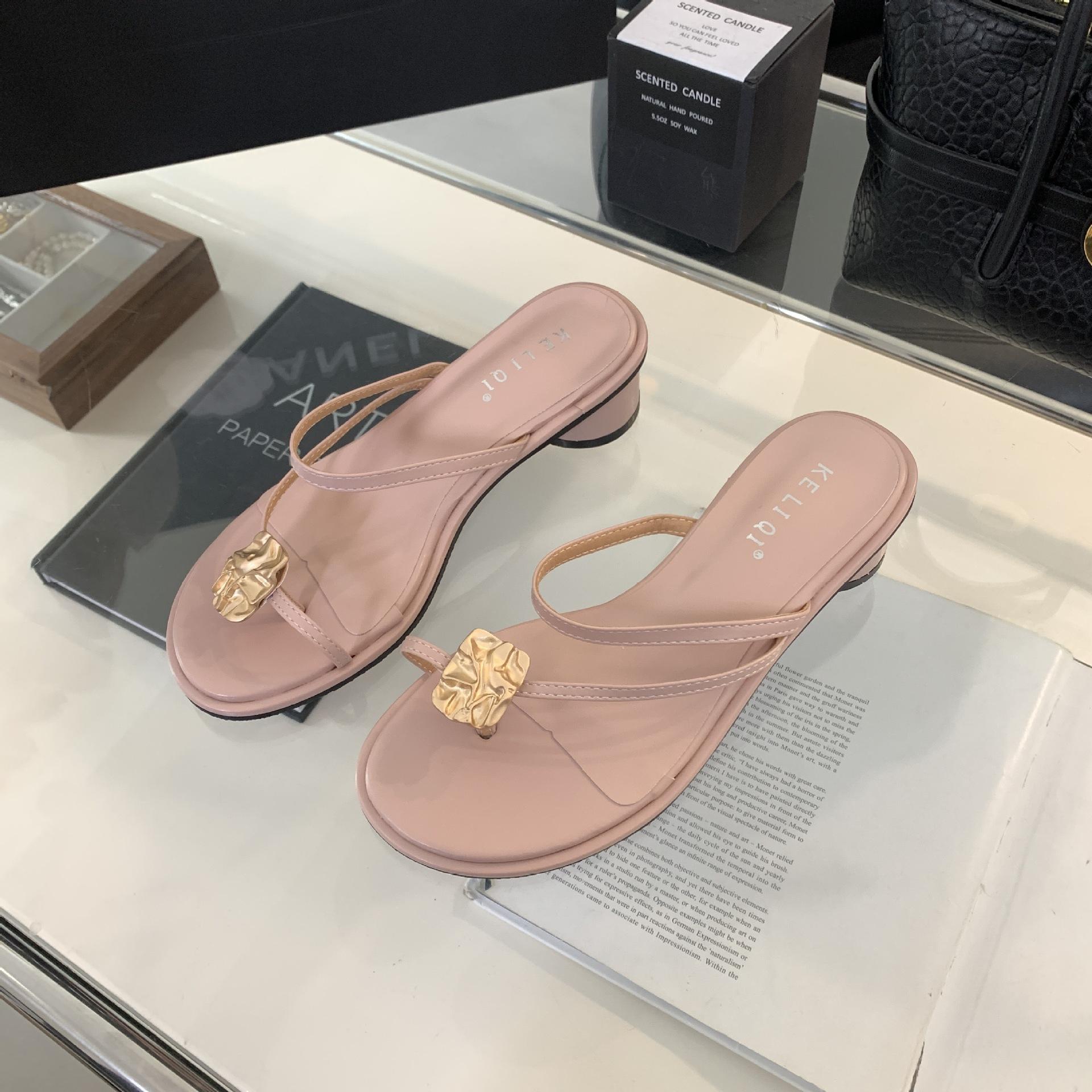 2025 new summer outer wear medium heel sandals thick heel French metal set toe slippers fairy shoes 39 розовый
2025 new summer outer wear medium heel sandals thick heel French metal set toe slippers fairy shoes 39 розовый