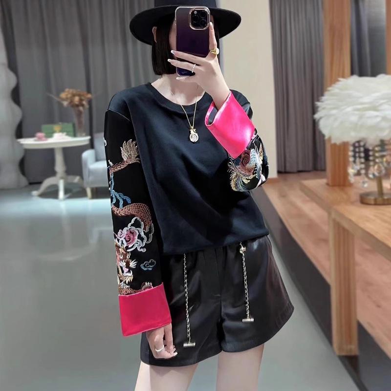 Женская футболка из ацетата с вставками, осень 2023: Толстовка в китайском стиле с вышивкой «Черный дракон и феникс» Medium чёрный
Женская футболка из ацетата с вставками, осень 2023: Толстовка в китайском стиле с вышивкой «Черный дракон и феникс» Medium чёрный