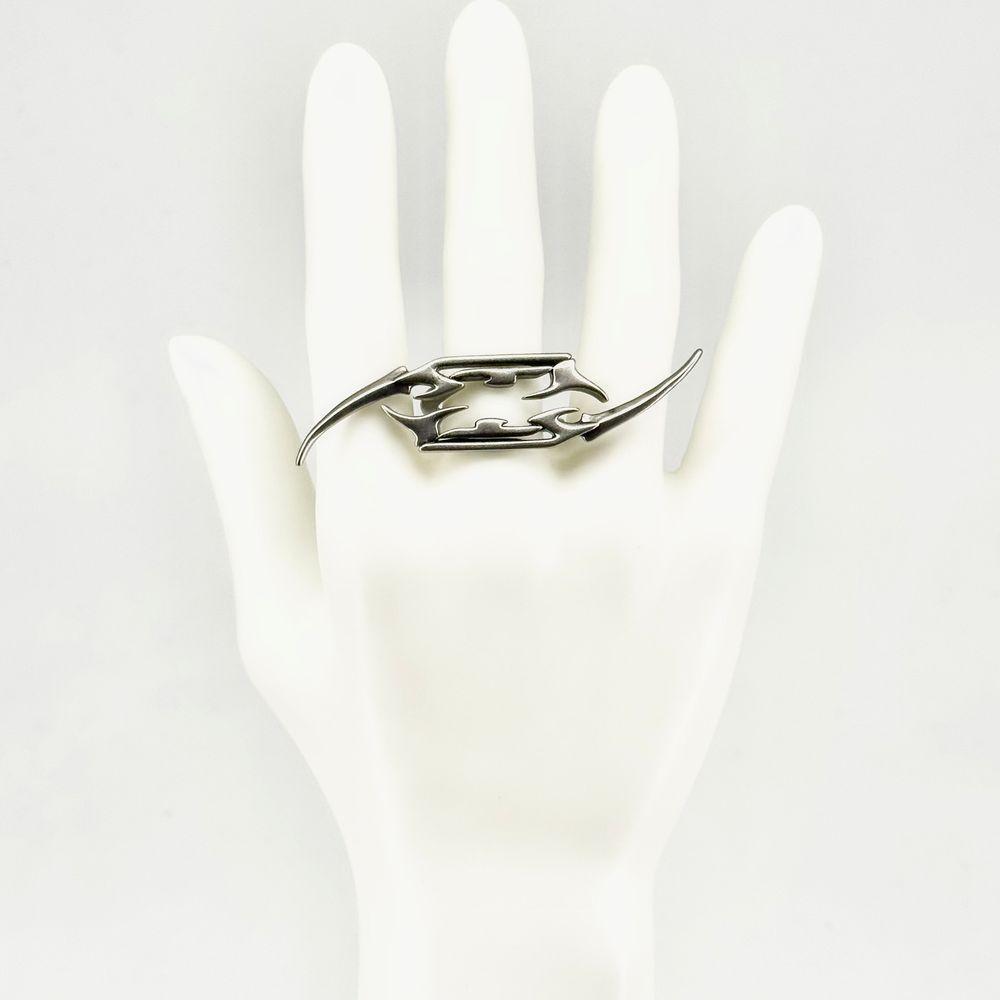 Shaped Barb Ring Dark Designer Ring Birthday Gift average size
Shaped Barb Ring Dark Designer Ring Birthday Gift average size