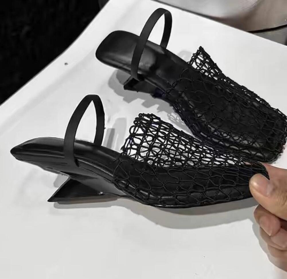 Strange Style Square Toe Women Slippers Air Mesh Height Increasing Fashion Solid Summer Outwear Women Shoes 2024 New Arrivals 35 чёрный
Strange Style Square Toe Women Slippers Air Mesh Height Increasing Fashion Solid Summer Outwear Women Shoes 2024 New Arrivals 35 чёрный