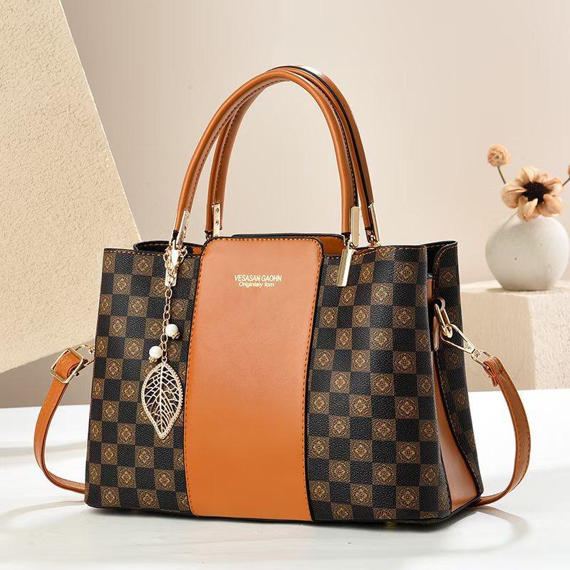 ot-selling women s , new trendy large-capacity portable checkerboard shoulder messenger bags, high quality length 29 width 13 height 20cm
ot-selling women s , new trendy large-capacity portable checkerboard shoulder messenger bags, high quality length 29 width 13 height 20cm