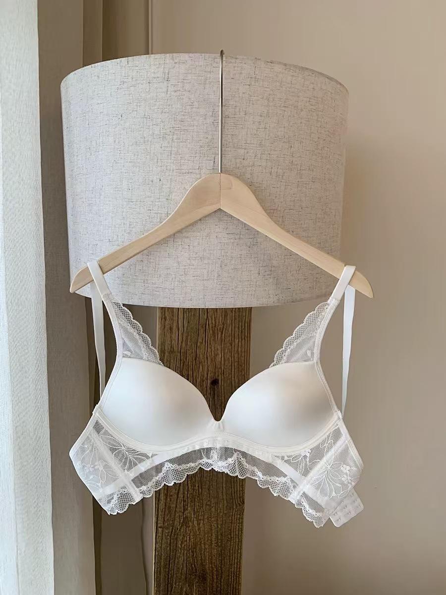 Lace edge, seamless spring and summer, small breasts gather and show large, no steel ring, double breasts, anti-sagging, sweet bra cover 38/85AB білий
Lace edge, seamless spring and summer, small breasts gather and show large, no steel ring, double breasts, anti-sagging, sweet bra cover 38/85AB білий