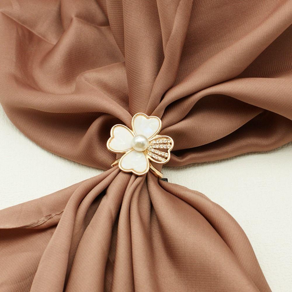 Zinc Zinc Alloy Pearl Floral Scarf Ring Clip Four-leaf Clover Metal Shawl Clip Buckle Christmas Day Gift
Zinc Zinc Alloy Pearl Floral Scarf Ring Clip Four-leaf Clover Metal Shawl Clip Buckle Christmas Day Gift