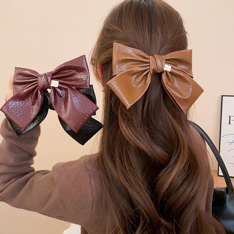 Leather bow letter hairpin Internet celebrity same style back head tie hair spring clip fashion versatile hair accessories women
Leather bow letter hairpin Internet celebrity same style back head tie hair spring clip fashion versatile hair accessories women