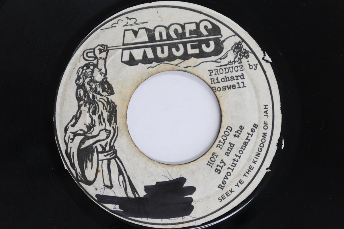 7-дюймовая пластинка SLY THE REVOLUTIONARIES Hot Blood 21 Gun Salute none Moses 1978 Ямайка Регги Ска Даб Б/у
7-дюймовая пластинка SLY THE REVOLUTIONARIES Hot Blood 21 Gun Salute none Moses 1978 Ямайка Регги Ска Даб Б/у