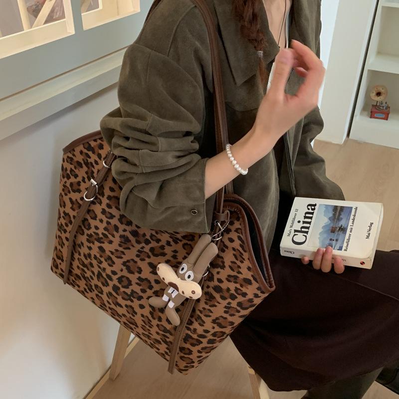 New Women Shoulder Bag Large Capacity Tweed Commuting Handle Bag Fashi Checkered Tote Comfortable and Versatile Storage Bags цветной печати леопарда
New Women Shoulder Bag Large Capacity Tweed Commuting Handle Bag Fashi Checkered Tote Comfortable and Versatile Storage Bags цветной печати леопарда