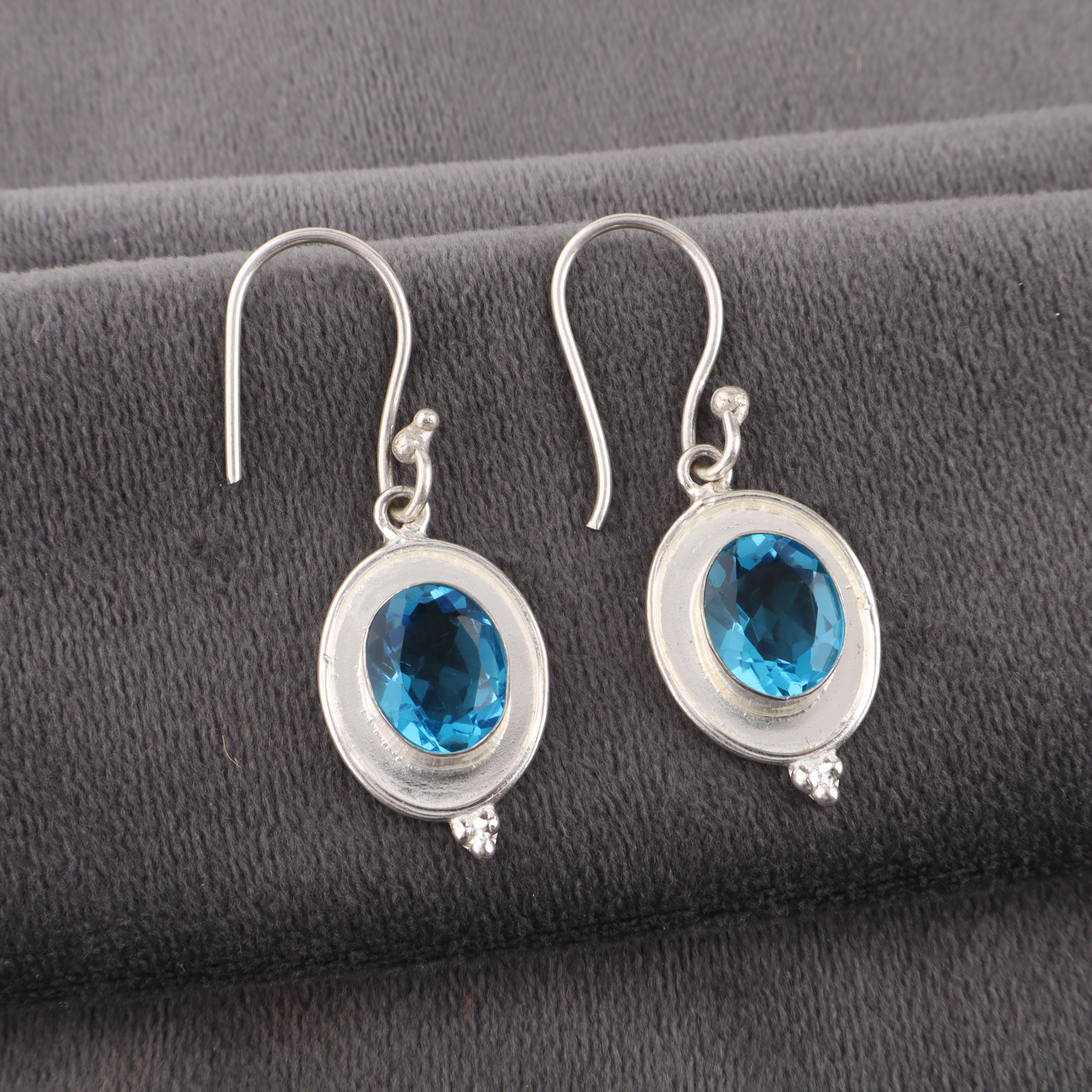 Серьги с драгоценным камнем швейцарский голубой топаз, серьги из стерлингового серебра 925 пробы, ювелирные изделия ручной работы, серебряные украшения для подарка 1.50 Inches синий
Серьги с драгоценным камнем швейцарский голубой топаз, серьги из стерлингового серебра 925 пробы, ювелирные изделия ручной работы, серебряные украшения для подарка 1.50 Inches синий