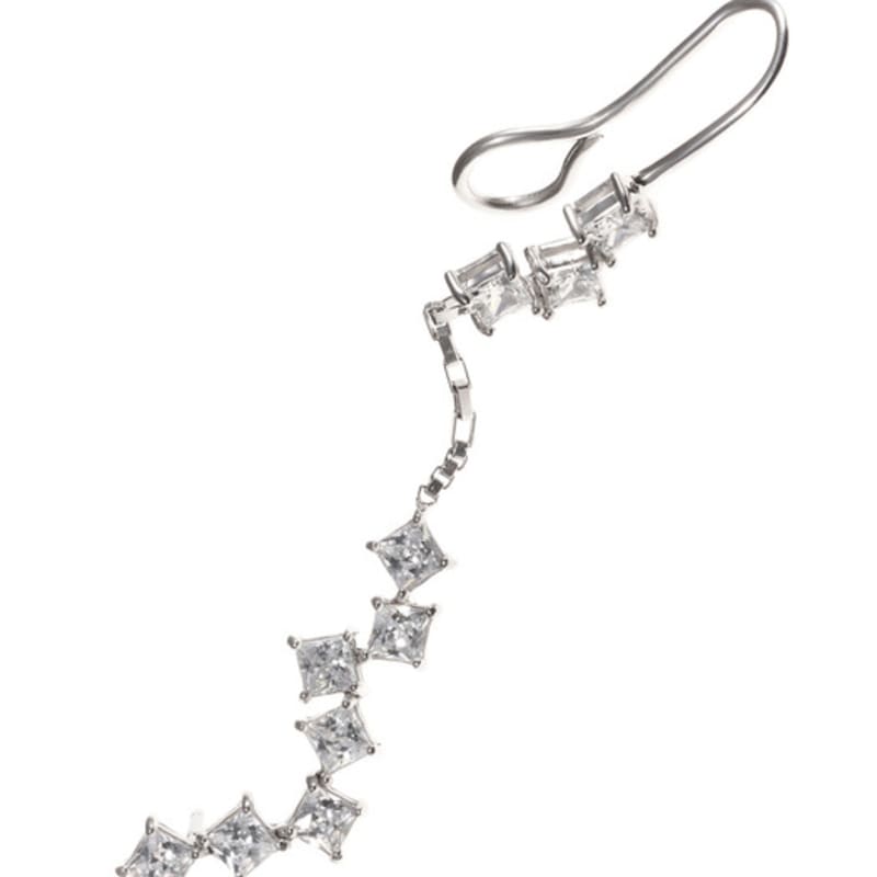 HYEON.K SHINY EARPIN 1 White
HYEON.K SHINY EARPIN 1 White