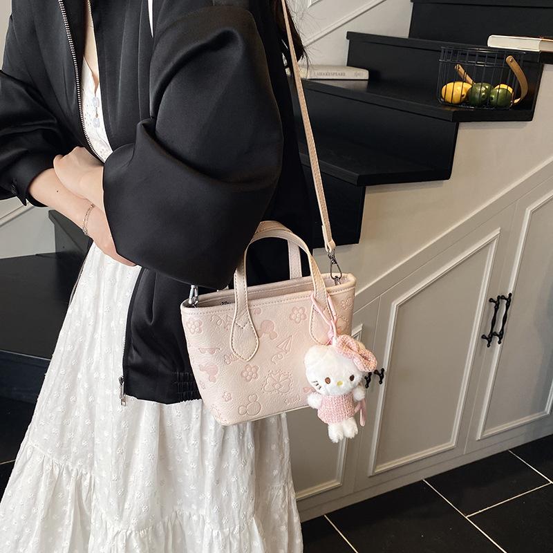 New portable bucket bag women s summer fashion niche design high-end single shoulder messenger bag
New portable bucket bag women s summer fashion niche design high-end single shoulder messenger bag