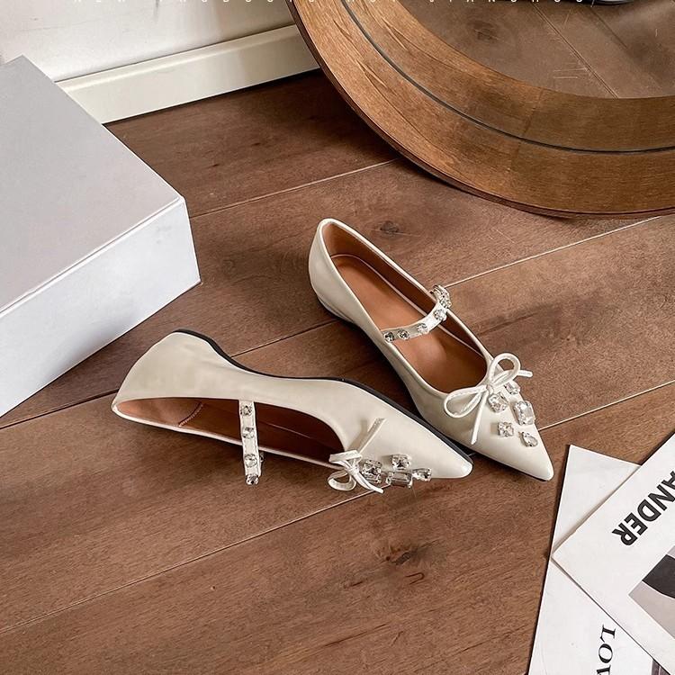 Туфли Мэри Джейн нежные и элегантные остроносые туфли-лодочки на низком каблуке женские 2025 новые балетки с бантом из страз 34 абрикосовый
Туфли Мэри Джейн нежные и элегантные остроносые туфли-лодочки на низком каблуке женские 2025 новые балетки с бантом из страз 34 абрикосовый