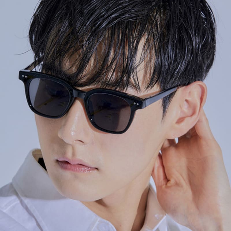 hybition Sion Black / Black UV Lens one
hybition Sion Black / Black UV Lens one