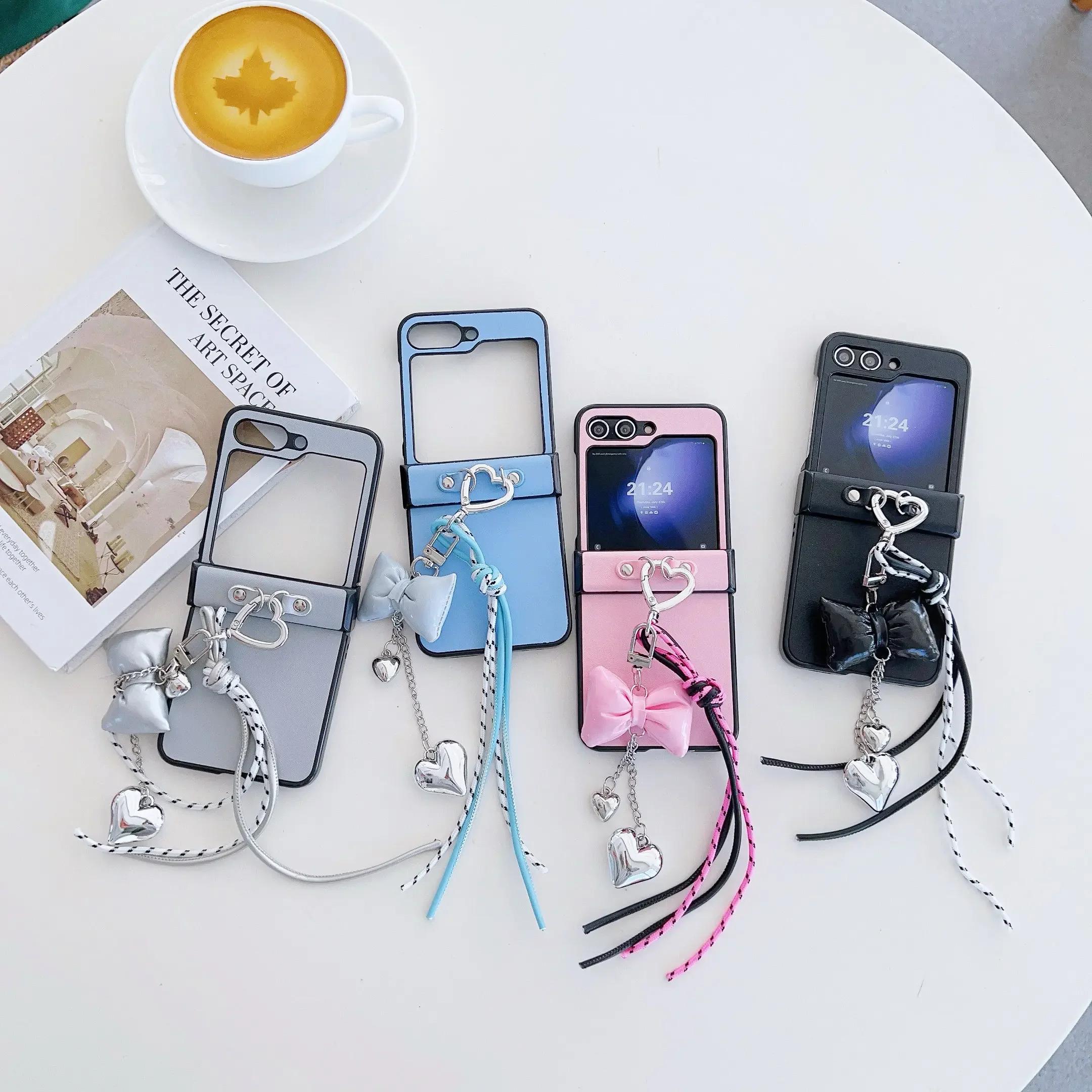 Bowknot Heart Wrist Strap PU Leather Phone Case for Samsung Galaxy Z Flip 6 5 4 3 5G Hinge Protection Shockproof Cover For Samsung Galaxy Z Flip6
Bowknot Heart Wrist Strap PU Leather Phone Case for Samsung Galaxy Z Flip 6 5 4 3 5G Hinge Protection Shockproof Cover For Samsung Galaxy Z Flip6