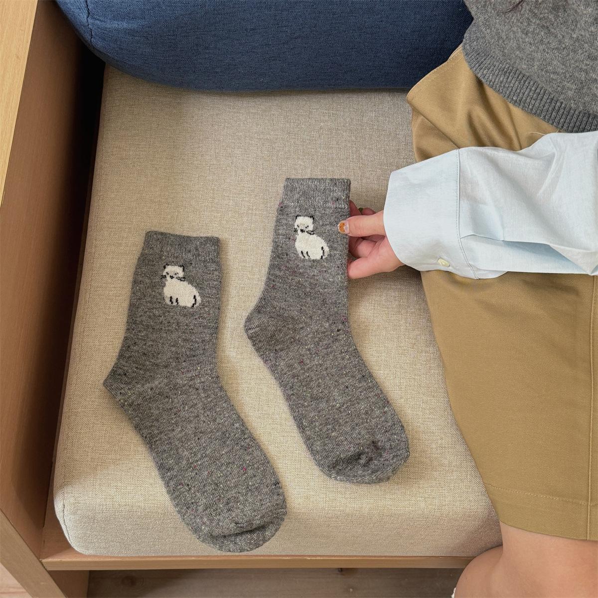 Милые носки с разноцветными точками из шерсти с маленькой собачкой для женщин, мягкие и универсальные носки до середины икры и хлопковые носки для осени и зимы 1 pair серый
Милые носки с разноцветными точками из шерсти с маленькой собачкой для женщин, мягкие и универсальные носки до середины икры и хлопковые носки для осени и зимы 1 pair серый