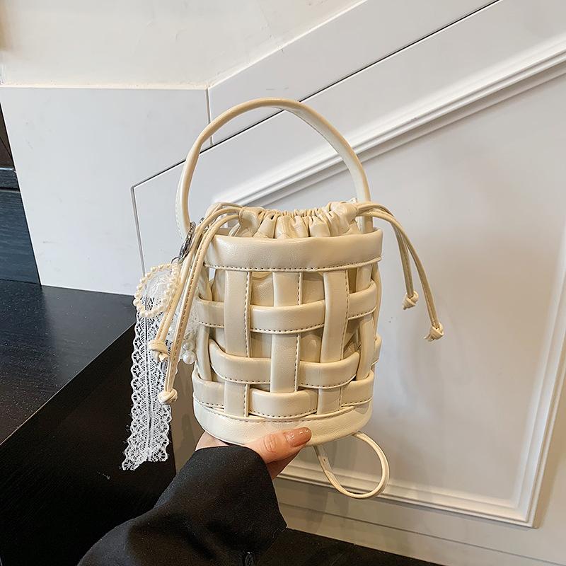 Весенняя креативная персонализированная плетеная сумка-ведро 2025 новая модная мини-цилиндр с полой сумкой-мессенджером женская no pendant белый
Весенняя креативная персонализированная плетеная сумка-ведро 2025 новая модная мини-цилиндр с полой сумкой-мессенджером женская no pendant белый