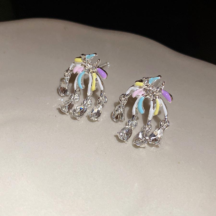 Silver Needle Diamond Drip Oil Flower Stud Earrings Sweet Fashion Exquisite Earrings Light Luxury Premium Earrings Design Niche
Silver Needle Diamond Drip Oil Flower Stud Earrings Sweet Fashion Exquisite Earrings Light Luxury Premium Earrings Design Niche
