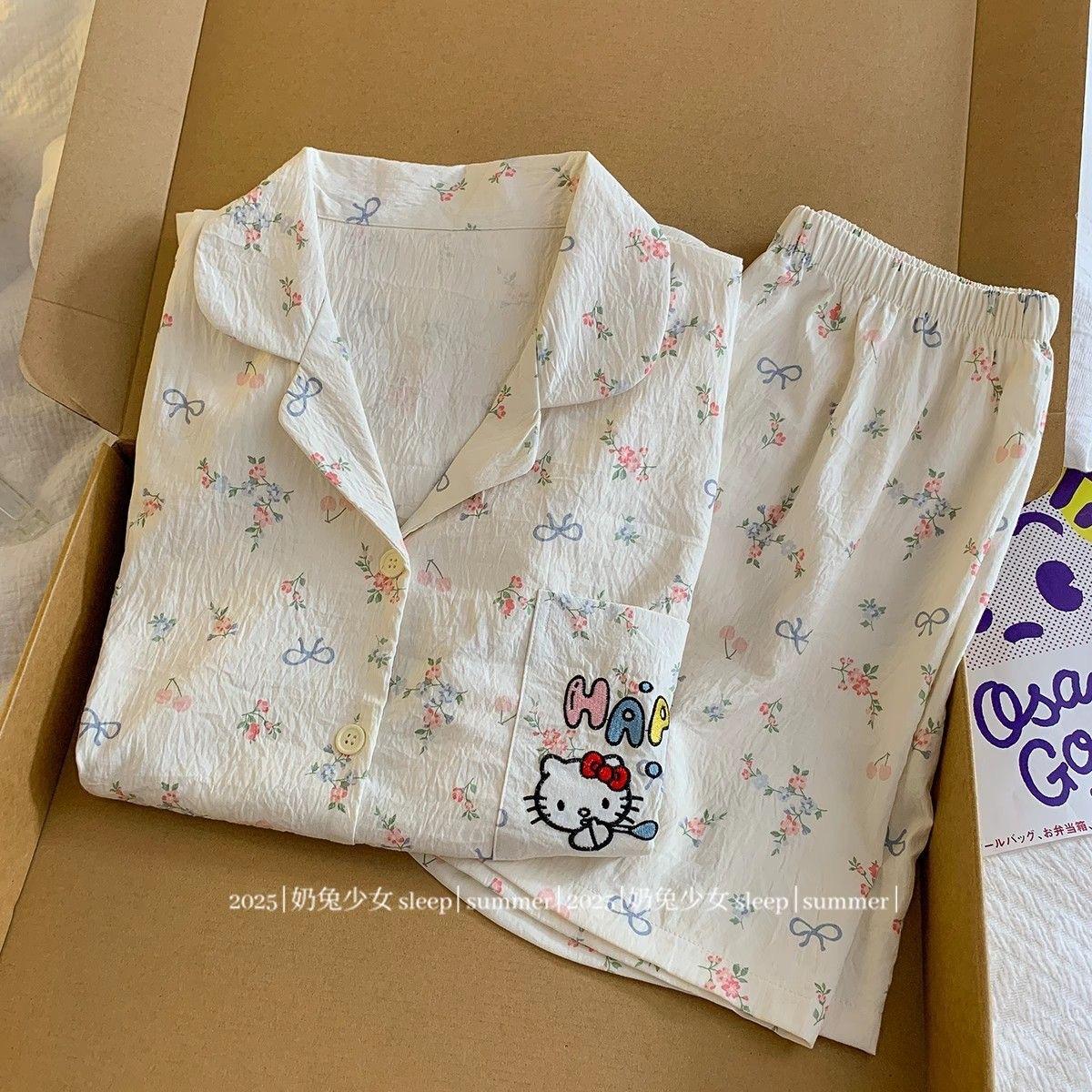 Full of floral Hello Kitty pajamas women s summer short-sleeved shorts bow suit girls can wear loungewear S
Full of floral Hello Kitty pajamas women s summer short-sleeved shorts bow suit girls can wear loungewear S