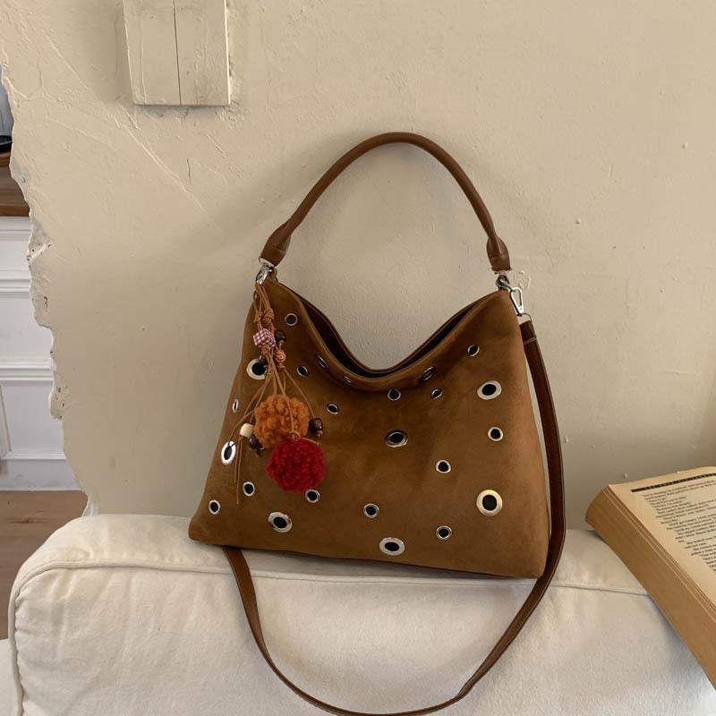 Casual new large-capacity shoulder bag autumn and winter women s messenger bag personalized simple and fashionable tote bag
Casual new large-capacity shoulder bag autumn and winter women s messenger bag personalized simple and fashionable tote bag