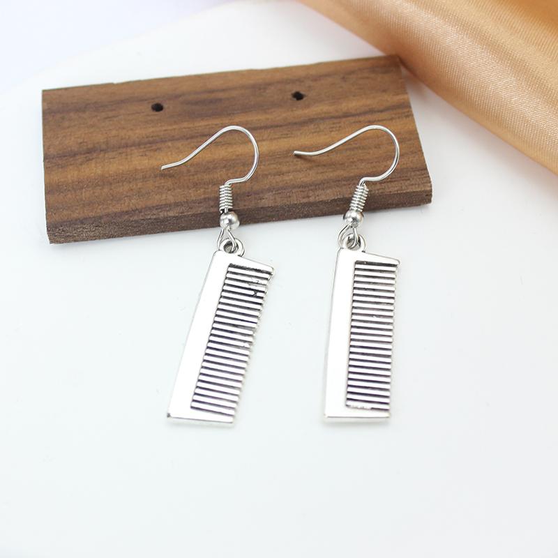 Hot Sale Vintage Personalized Hip-hop Hairdresser Tools Comb Drop Earring for Women Simple Retro Copper Color Gift Zircon
Hot Sale Vintage Personalized Hip-hop Hairdresser Tools Comb Drop Earring for Women Simple Retro Copper Color Gift Zircon