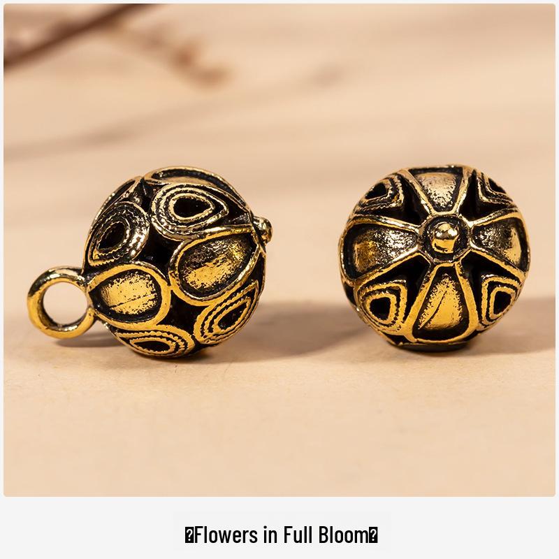 Пуговицы для чонсама из сплава в стиле ретро с резными узорами - полые украшения в национальном стиле ханьфу
Пуговицы для чонсама из сплава в стиле ретро с резными узорами - полые украшения в национальном стиле ханьфу