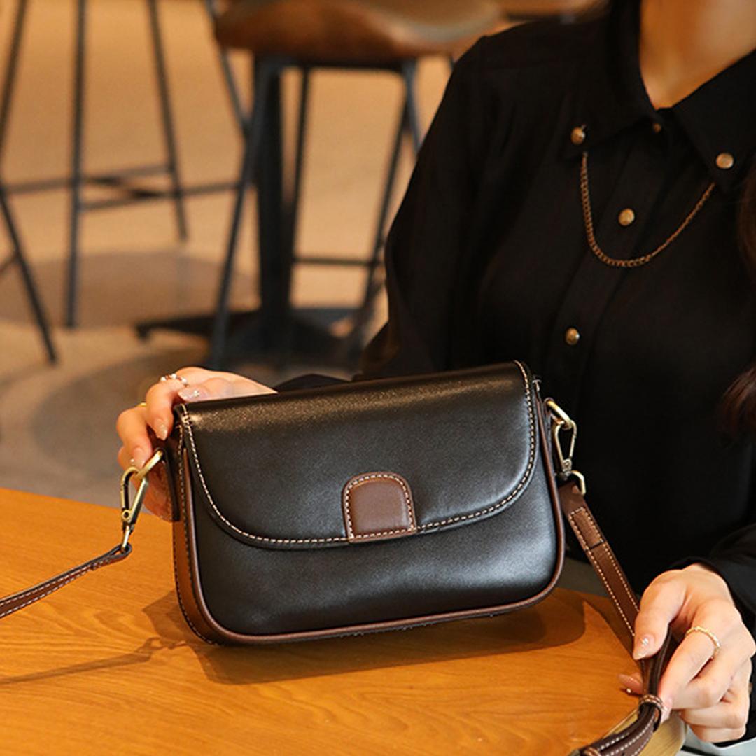 new fashiable retro cowhide shoulder bag with ctrasting ethnic style wide shoulder strap and crossbody small square bag Mini(Max Length<20cm)
new fashiable retro cowhide shoulder bag with ctrasting ethnic style wide shoulder strap and crossbody small square bag Mini(Max Length<20cm)