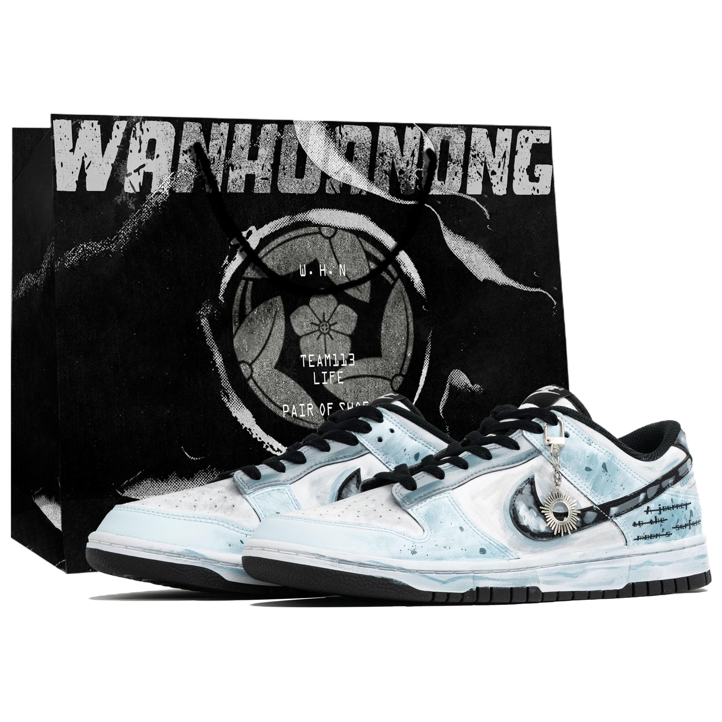 Nike Dunk Myriad Flowers, Sky Trail, Shopping Bag Abrasion Resistant Low top Skateboard Shoes Men s White Blue DD1391-100(Team1023-S-BOX) 44.5
Nike Dunk Myriad Flowers, Sky Trail, Shopping Bag Abrasion Resistant Low top Skateboard Shoes Men s White Blue DD1391-100(Team1023-S-BOX) 44.5