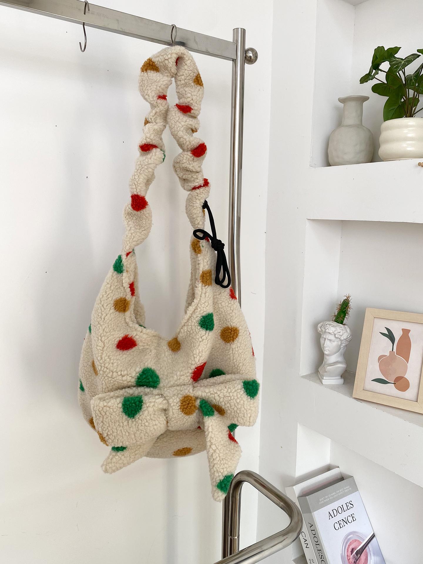 Literary Bow Faux Lamb Wool Women s Shoulder Bag Contrast Color Polka Dots Female Crossbody Bag Large Capacity Ladies Handbag
Literary Bow Faux Lamb Wool Women s Shoulder Bag Contrast Color Polka Dots Female Crossbody Bag Large Capacity Ladies Handbag