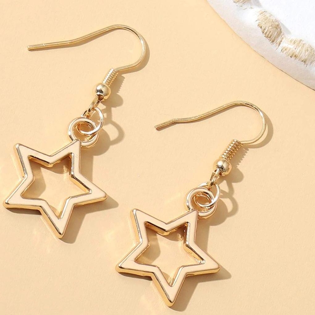Новые модные ювелирные изделия в форме пентаграммы, популярные креативные металлические полые серьги-звезды для женщин золотой
Новые модные ювелирные изделия в форме пентаграммы, популярные креативные металлические полые серьги-звезды для женщин золотой