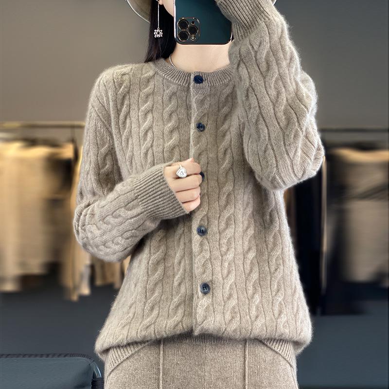 Chic Slim-Fit Wool Cable Knit Cardigan - Stylish Autumn Single-Breasted Sweater for Women Medium
Chic Slim-Fit Wool Cable Knit Cardigan - Stylish Autumn Single-Breasted Sweater for Women Medium