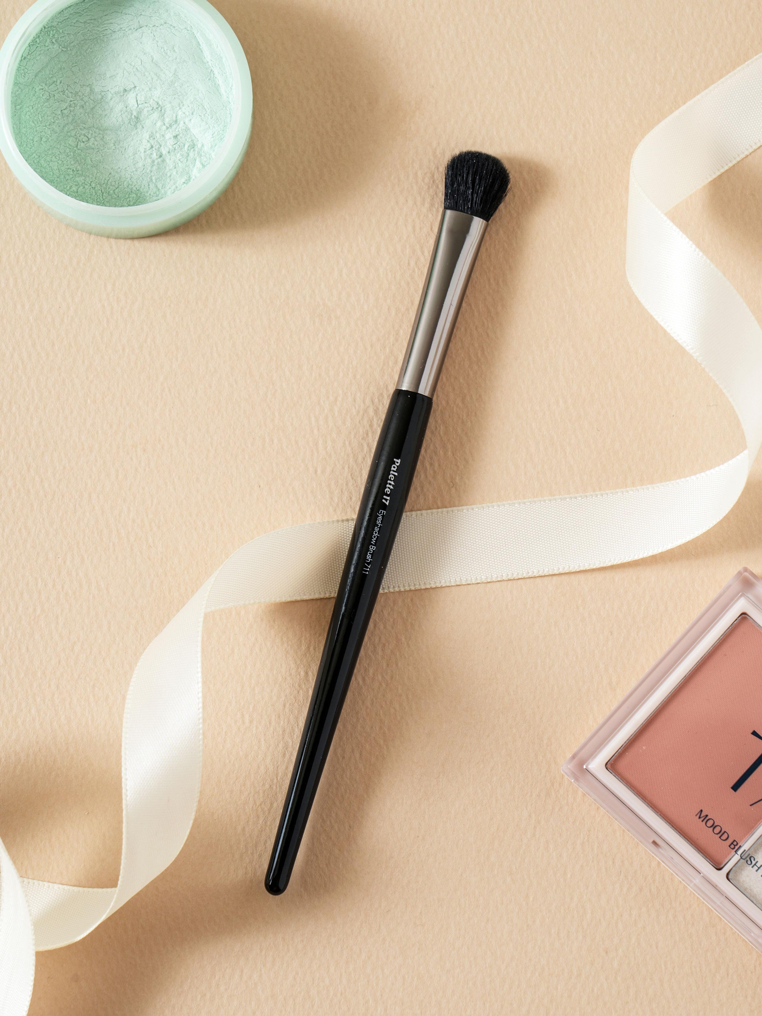 Palette 17 Eyeshadow Brush 1ea
Palette 17 Eyeshadow Brush 1ea