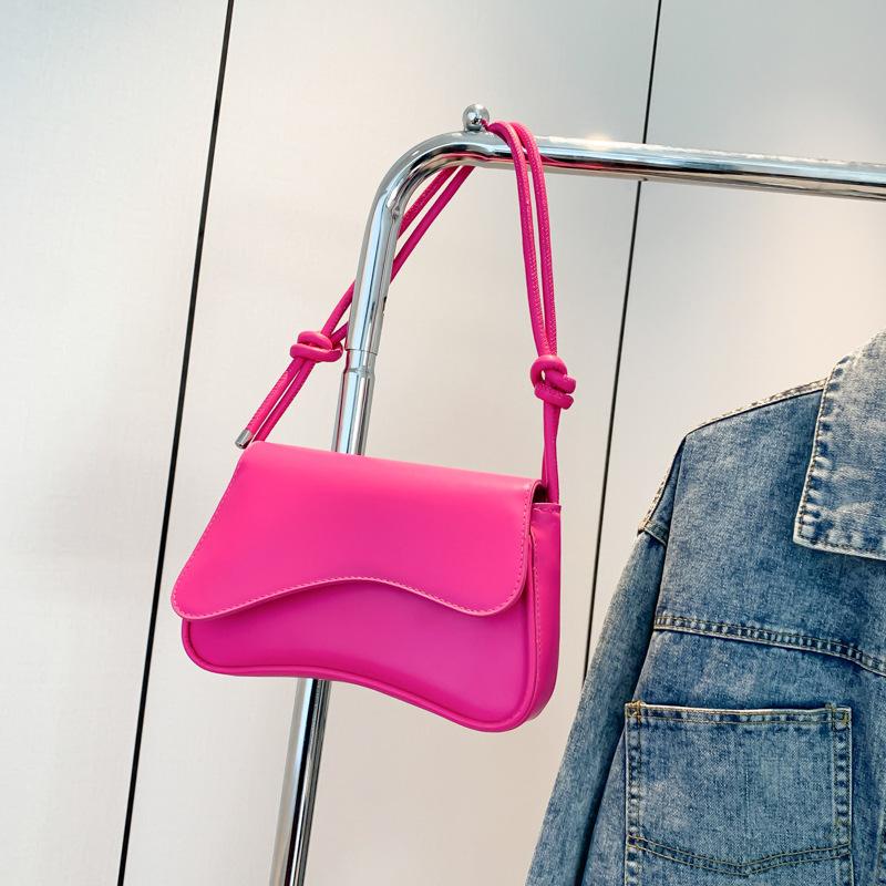 Beautiful oblique span bag niche design personalized underarm bag women s new fashion shoulder small square bag розы красного
Beautiful oblique span bag niche design personalized underarm bag women s new fashion shoulder small square bag розы красного