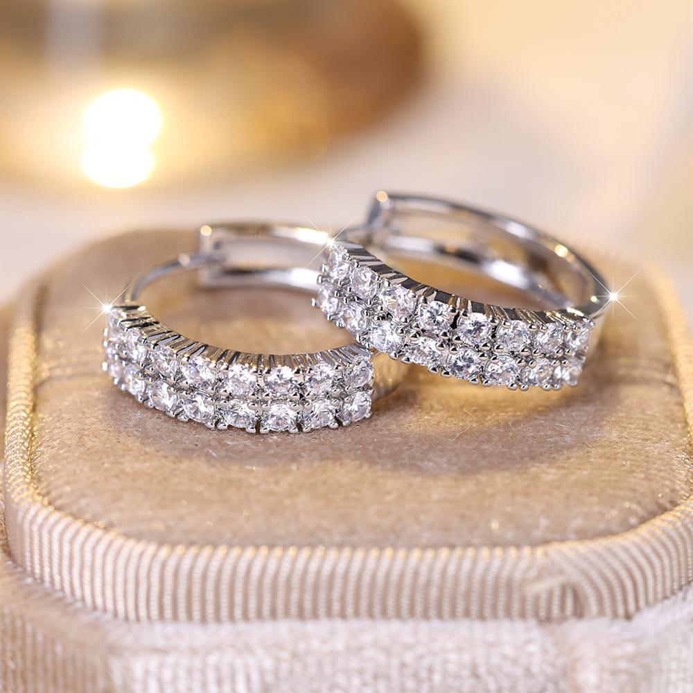 Simple White Zircon Hoop Earrings for Women Fashion Silver Color Wedding Party Jewelry Gifts срібний
Simple White Zircon Hoop Earrings for Women Fashion Silver Color Wedding Party Jewelry Gifts срібний