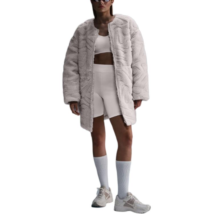 Новая женская куртка Nike Sportswear свободного кроя с высоким ворсом FV8025-104 S(4-6)
Новая женская куртка Nike Sportswear свободного кроя с высоким ворсом FV8025-104 S(4-6)