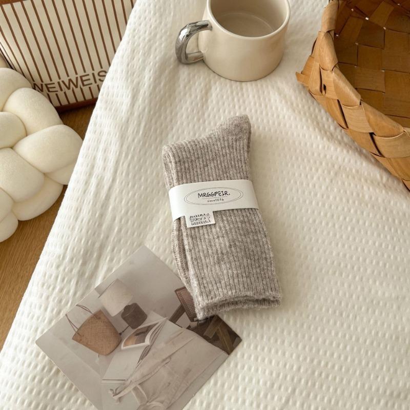 Женские осенне-зимние толстые однотонные тонкие носки-трубы из шерсти для ношения на улице 1 pair хаки
Женские осенне-зимние толстые однотонные тонкие носки-трубы из шерсти для ношения на улице 1 pair хаки