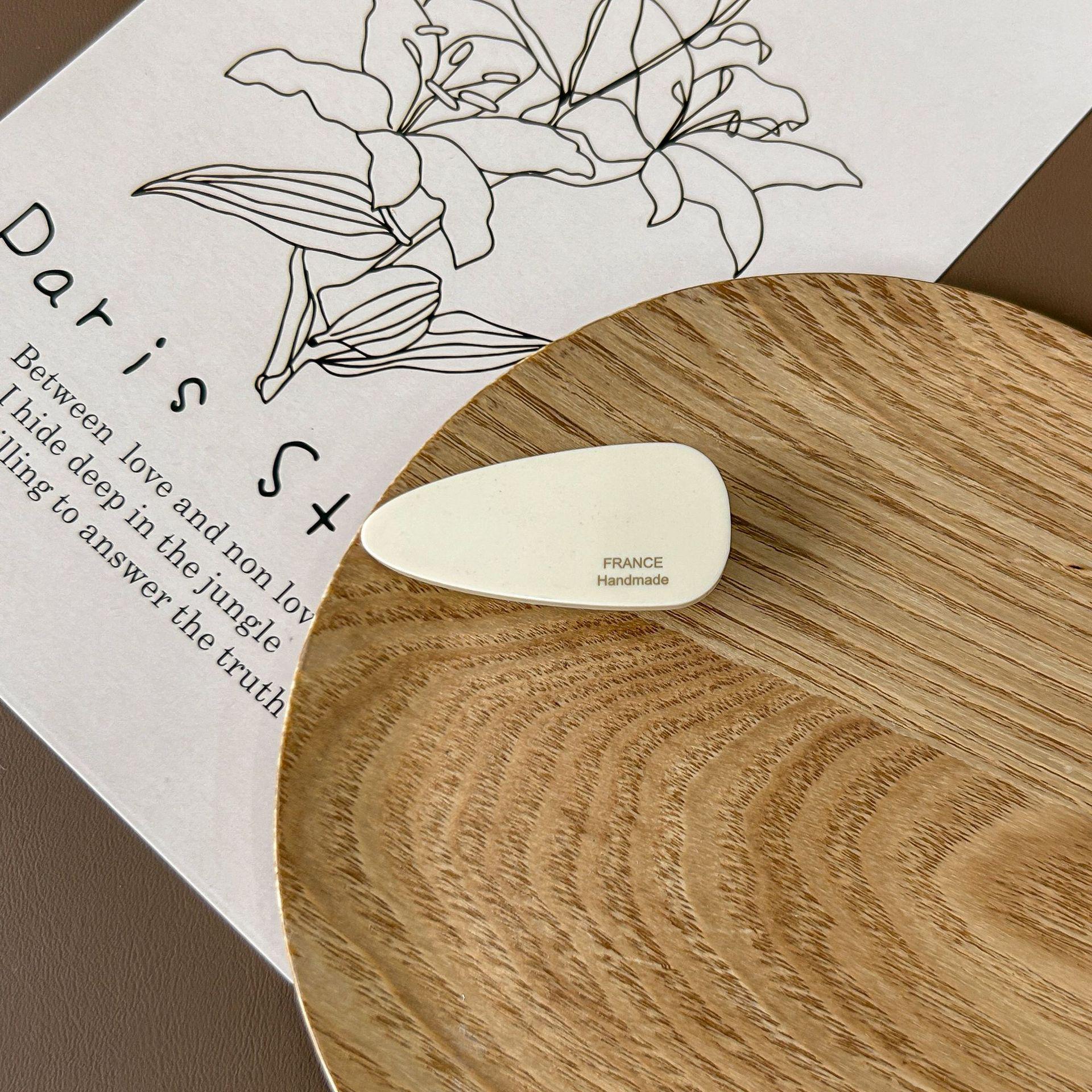 Чистий білий корейський казковий ацетатний зажим для волосся акули - аксесуар з великими кігтями
Чистий білий корейський казковий ацетатний зажим для волосся акули - аксесуар з великими кігтями