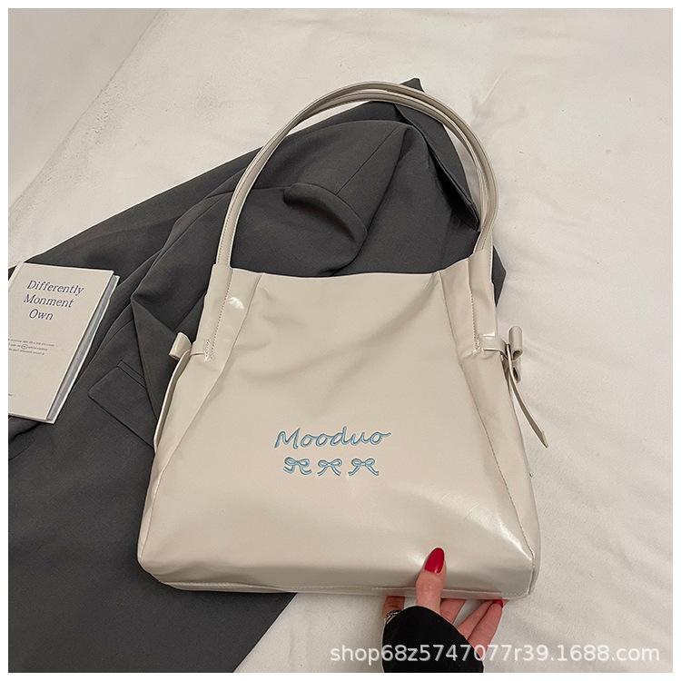 This year, the Korean version of high-end soft leather commuting large-capacity tote bag is popular, casual and versatile fashion shoulder women s bag белый
This year, the Korean version of high-end soft leather commuting large-capacity tote bag is popular, casual and versatile fashion shoulder women s bag белый