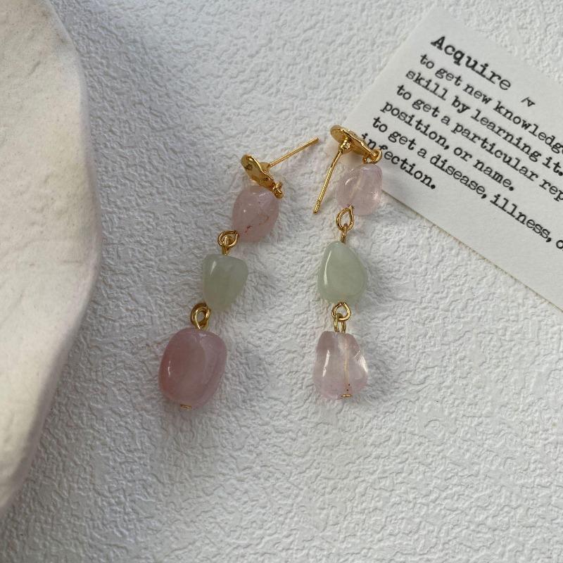 Small Fresh Girlish Niche Earrings Temperament Elegant Rose Bud Retro Pink And White Glazed Bead Earrings
Small Fresh Girlish Niche Earrings Temperament Elegant Rose Bud Retro Pink And White Glazed Bead Earrings