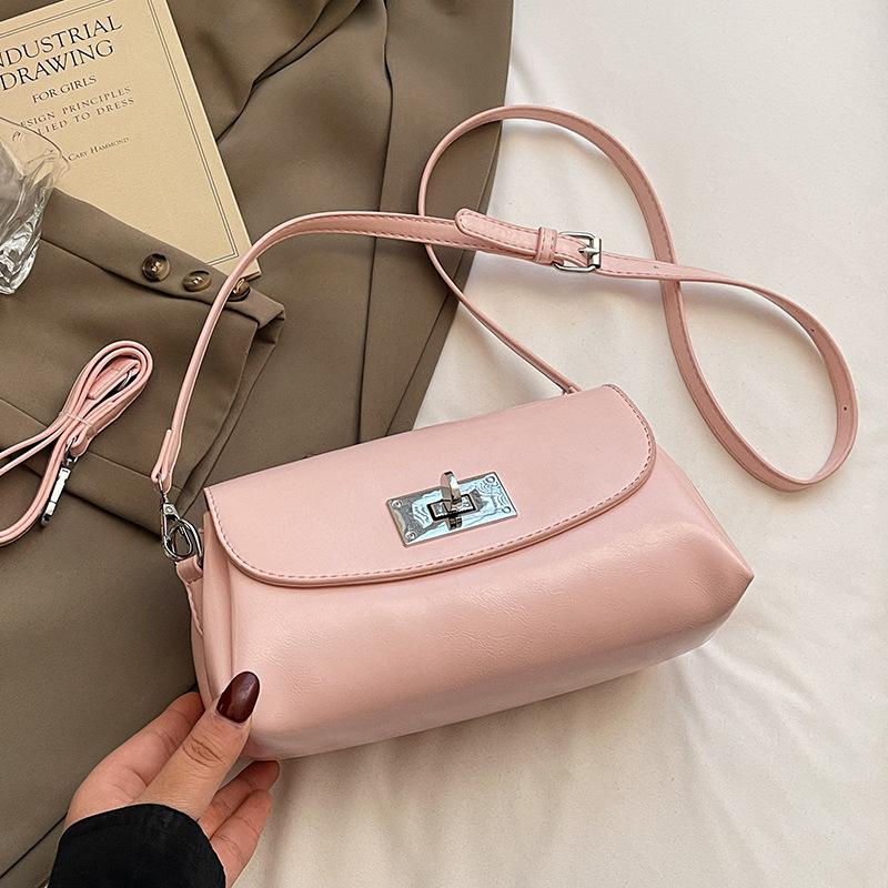 Popular hot-selling Korean version of casual simple style solid color pillow bag women s commuting versatile texture oil wax leather messenger bag
Popular hot-selling Korean version of casual simple style solid color pillow bag women s commuting versatile texture oil wax leather messenger bag