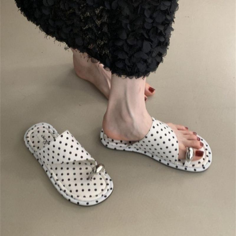 New Style Fashionable Women s Slip-On Sandals Summer Hot Sale of The Season Casual Beach Shoes Flat Bottom Clog Style Material 35
New Style Fashionable Women s Slip-On Sandals Summer Hot Sale of The Season Casual Beach Shoes Flat Bottom Clog Style Material 35