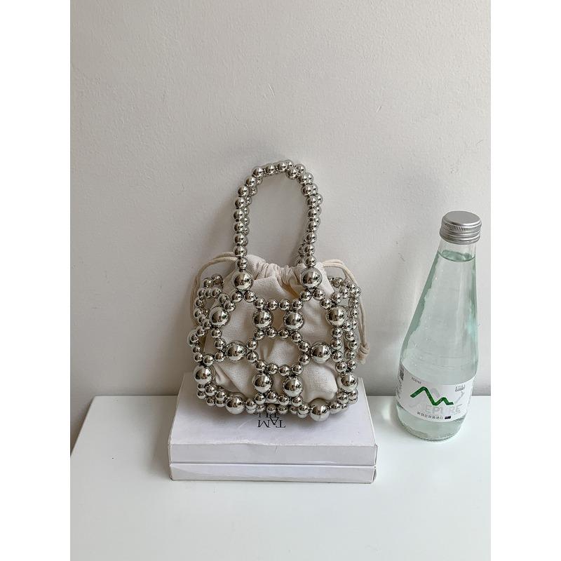 Мини сумка-жемчужина для ношения в руке, женская сумка, нишевая полая сумка-цепочка, женская сумка через плечо, изысканная и маленькая плетеная вручную сумка серебряный
Мини сумка-жемчужина для ношения в руке, женская сумка, нишевая полая сумка-цепочка, женская сумка через плечо, изысканная и маленькая плетеная вручную сумка серебряный