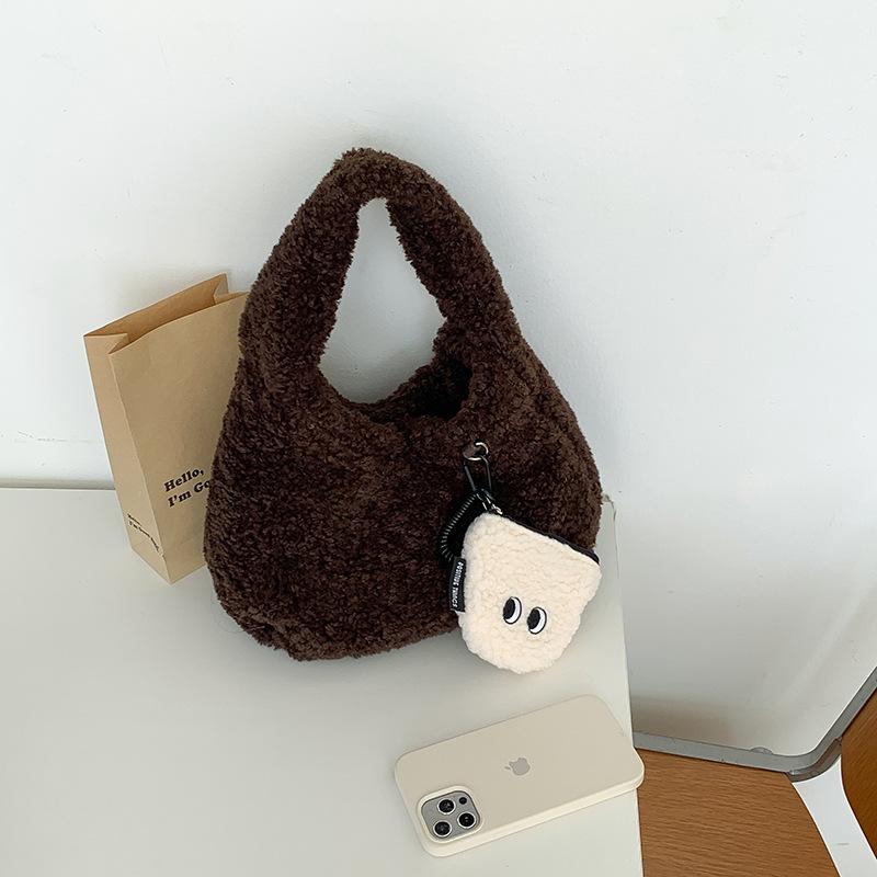 Korean Autumn and Winter Edition Large Capacity Lamb Fleece Handbag for Women s Commuting, Simple and Stylish Teddy Fleece Handbag темно-коричневого
Korean Autumn and Winter Edition Large Capacity Lamb Fleece Handbag for Women s Commuting, Simple and Stylish Teddy Fleece Handbag темно-коричневого