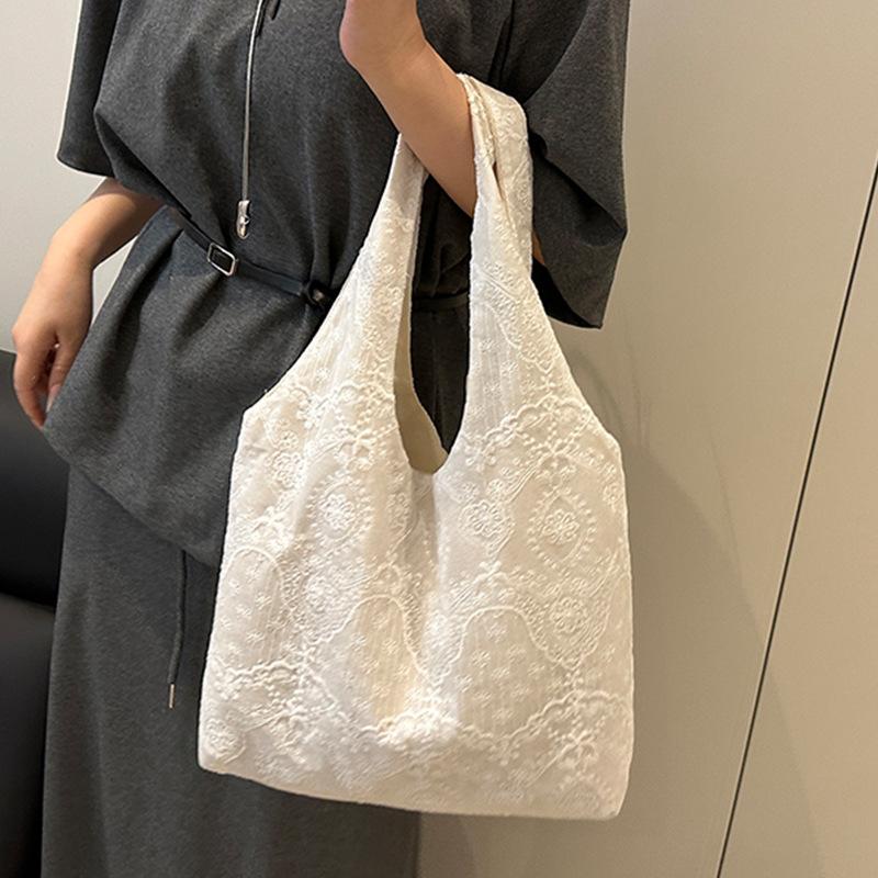 Корейская маленькая свежая холщовая сумка с кружевным цветочным узором женская большой вместимости нежная фея на плечо сумка-тоут сумка под мышкой
Корейская маленькая свежая холщовая сумка с кружевным цветочным узором женская большой вместимости нежная фея на плечо сумка-тоут сумка под мышкой