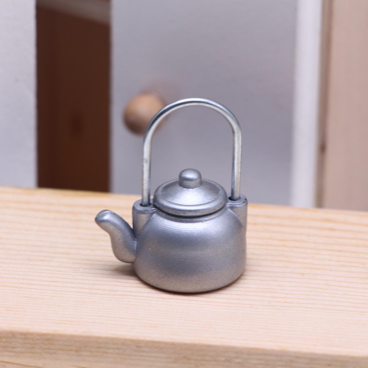 Винтажный миниатюрный чайник для кукольного домика BJD, пищевая сцена
Винтажный миниатюрный чайник для кукольного домика BJD, пищевая сцена