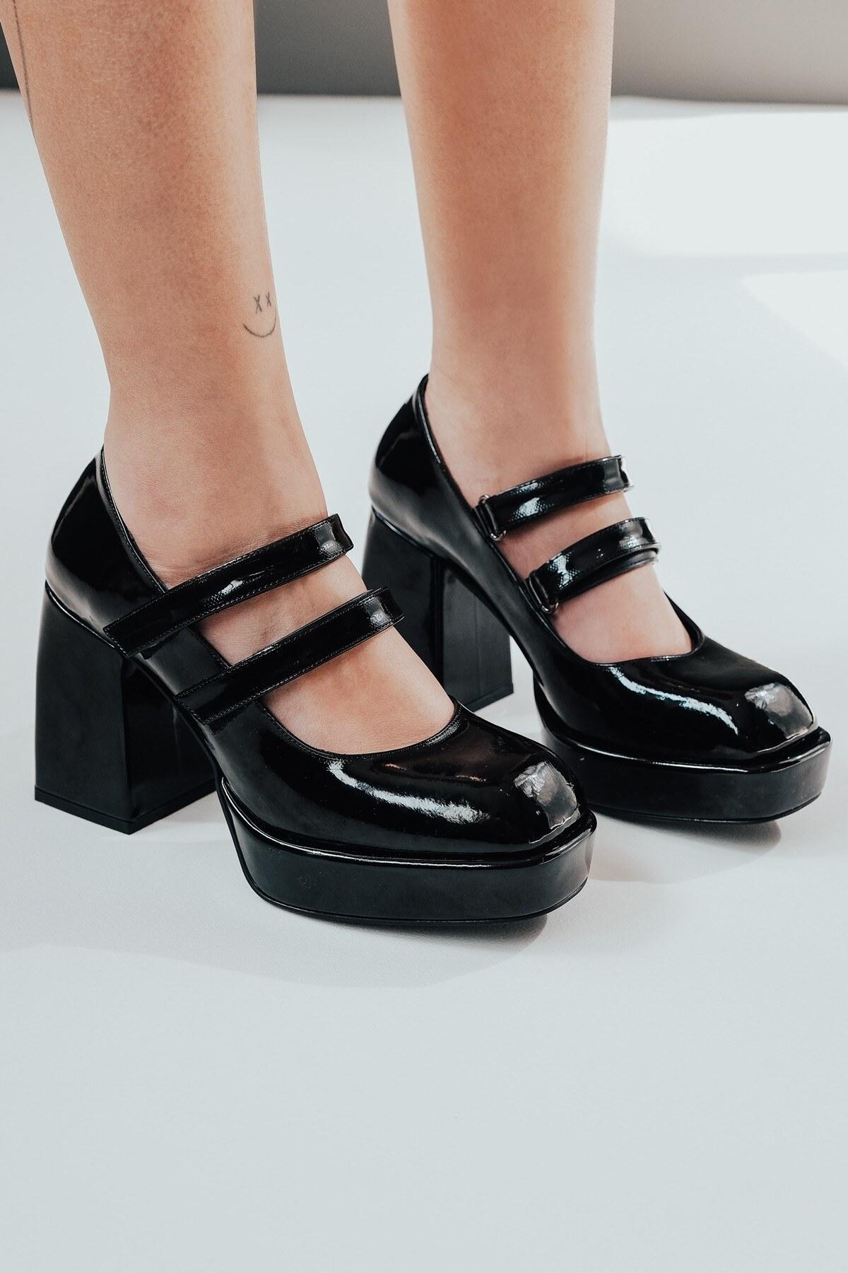 Women s Fashion Style Special Design Black Patent Leather Double Velcro Platform Heeled Shoes 36
Women s Fashion Style Special Design Black Patent Leather Double Velcro Platform Heeled Shoes 36