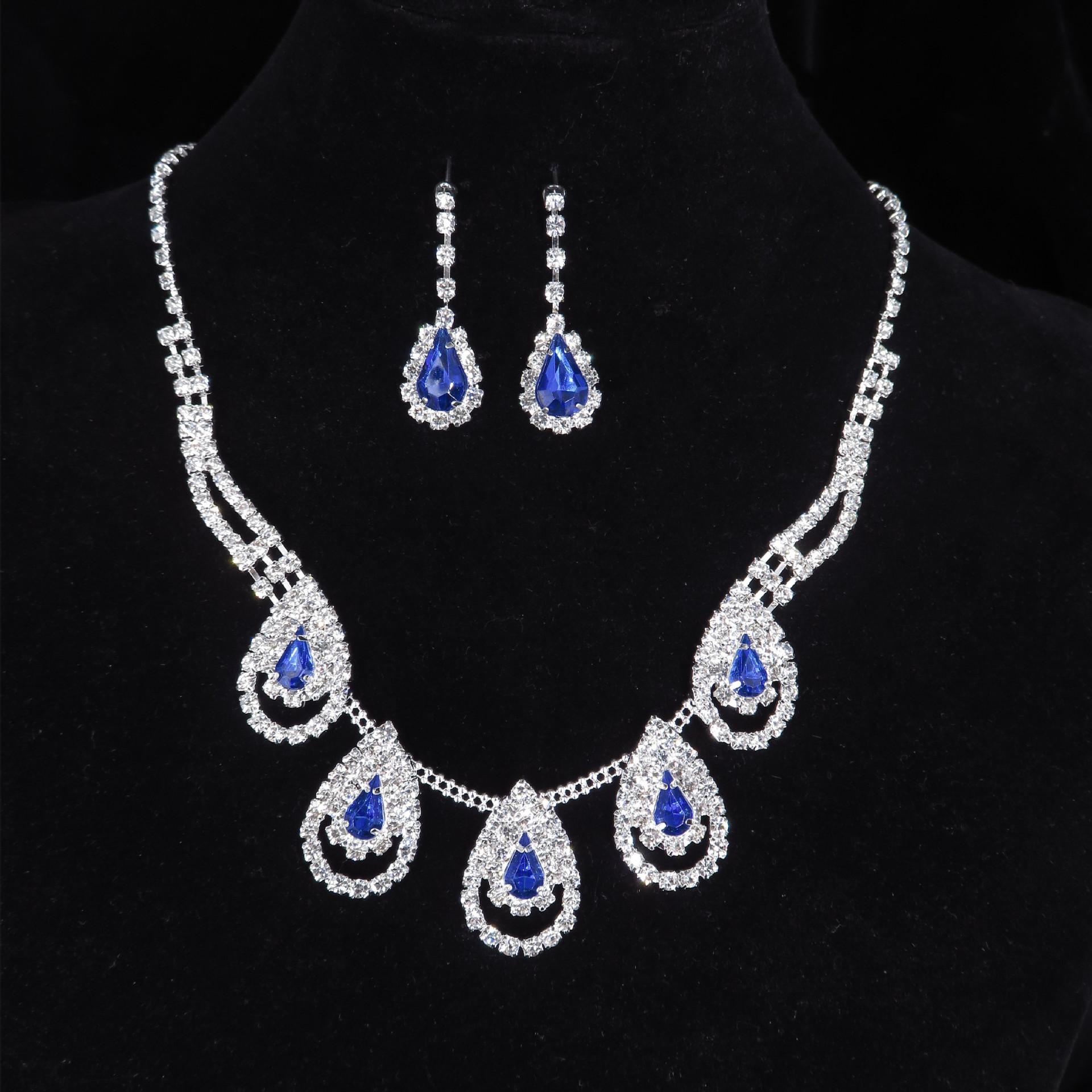 Свадебный комплект украшений со стразами, модное индивидуальное ожерелье с подвеской в виде капель воды, серьги, комплект из двух предметов
Свадебный комплект украшений со стразами, модное индивидуальное ожерелье с подвеской в виде капель воды, серьги, комплект из двух предметов